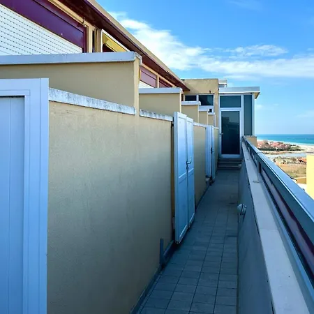 Se054 - Senigallia, Monolocale Fronte Mare Alle ''piramidi'' דירה Scapezzano